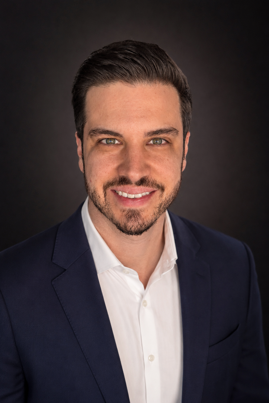 Retrato sorridente de Guilherme Morelo
